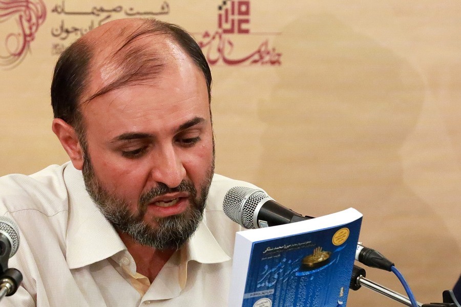 میثم نیلی، مدیرعامل مجمع ناشران انقلاب اسلامی مهمان دیگر چهارمین نشست صمیمانه ستایشگران جوان اهل‌بیت علیهم‌السلام بود.