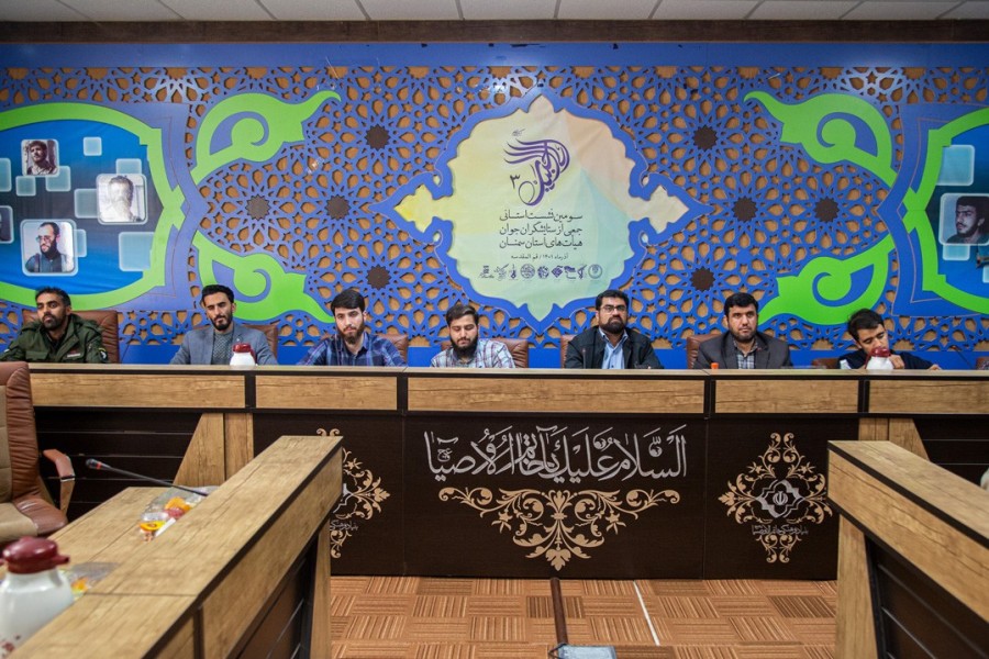سومین نشست صمیمانه جمعی از ستایشگران جوان اهل‌بیت(ع) استان سمنان