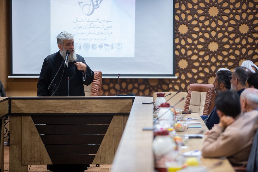 سومین نشست صمیمانه جمعی از ستایشگران جوان اهل‌بیت(ع) استان سمنان