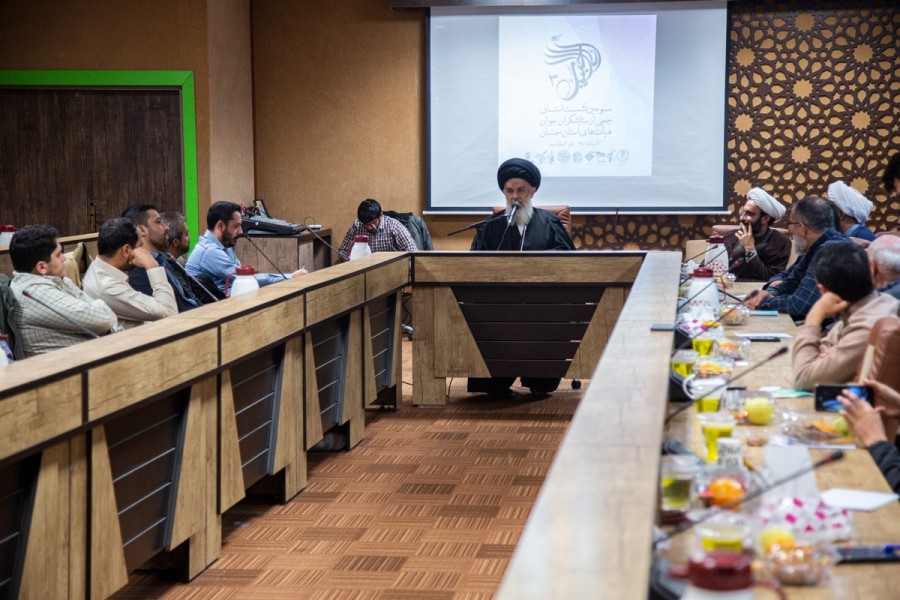 سومین نشست صمیمانه جمعی از ستایشگران جوان اهل‌بیت(ع) استان سمنان