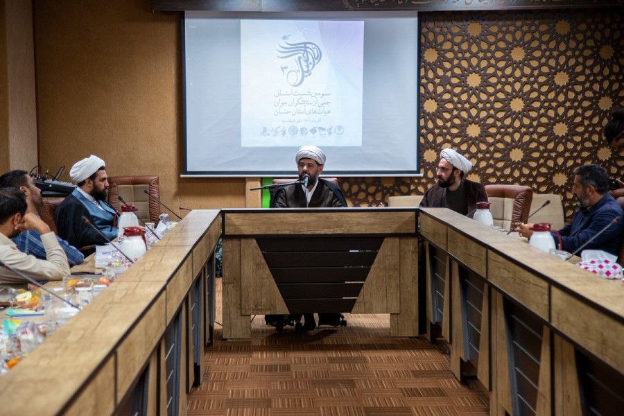 سومین نشست صمیمانه جمعی از ستایشگران جوان اهل‌بیت(ع) استان سمنان