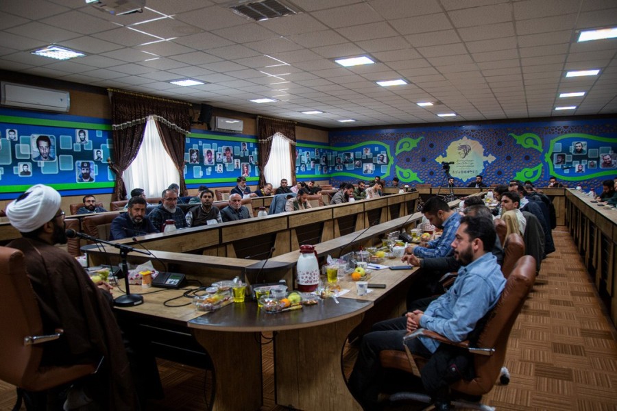 سومین نشست صمیمانه جمعی از ستایشگران جوان اهل‌بیت(ع) استان سمنان