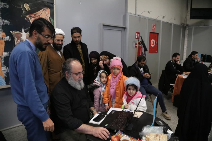 ابتکار یک هنرمند در روایت حاج قاسم با سه نوع خطاطی