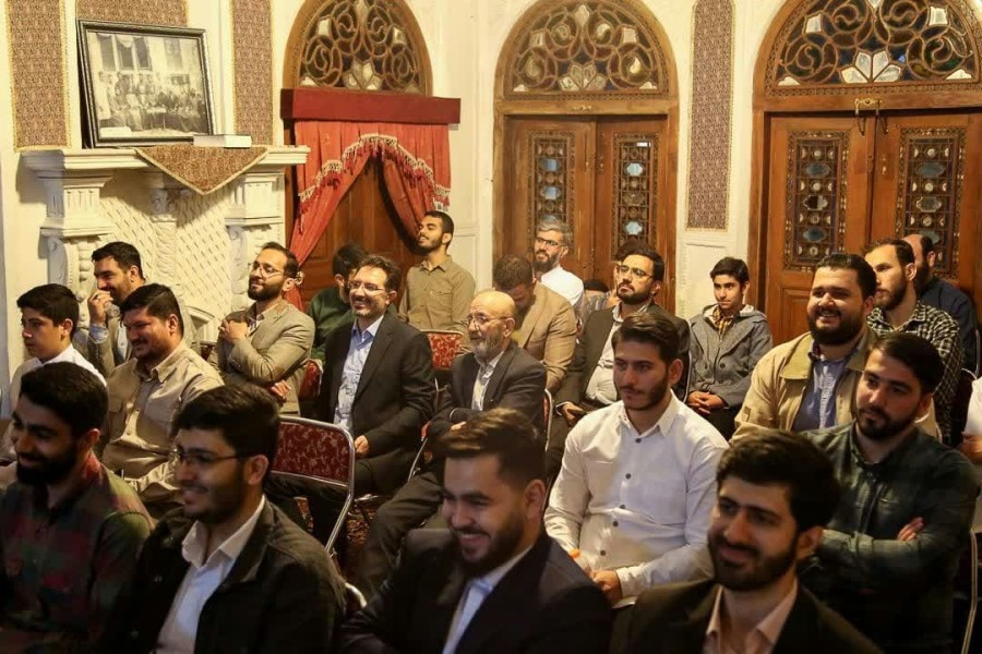 چهارمین نشست‌صمیمانه جمعی‌ازستایش‌گران‌جوان آستان‌اهل‌بیت(ع) استان قزوین 