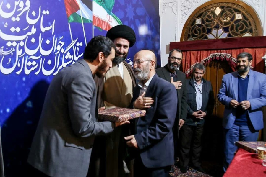 چهارمین نشست‌صمیمانه جمعی‌ازستایش‌گران‌جوان آستان‌اهل‌بیت(ع) استان قزوین 