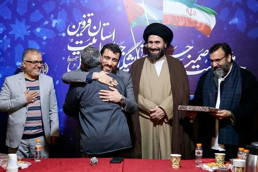 چهارمین نشست‌صمیمانه جمعی‌ازستایش‌گران‌جوان آستان‌اهل‌بیت(ع) استان قزوین 