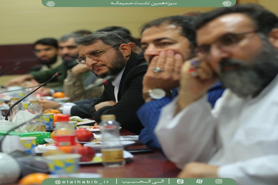 سیزدهمین نشست صمیمانه جمعی‌‌از ستایشگران جوان اهل‌بیت(ع) 