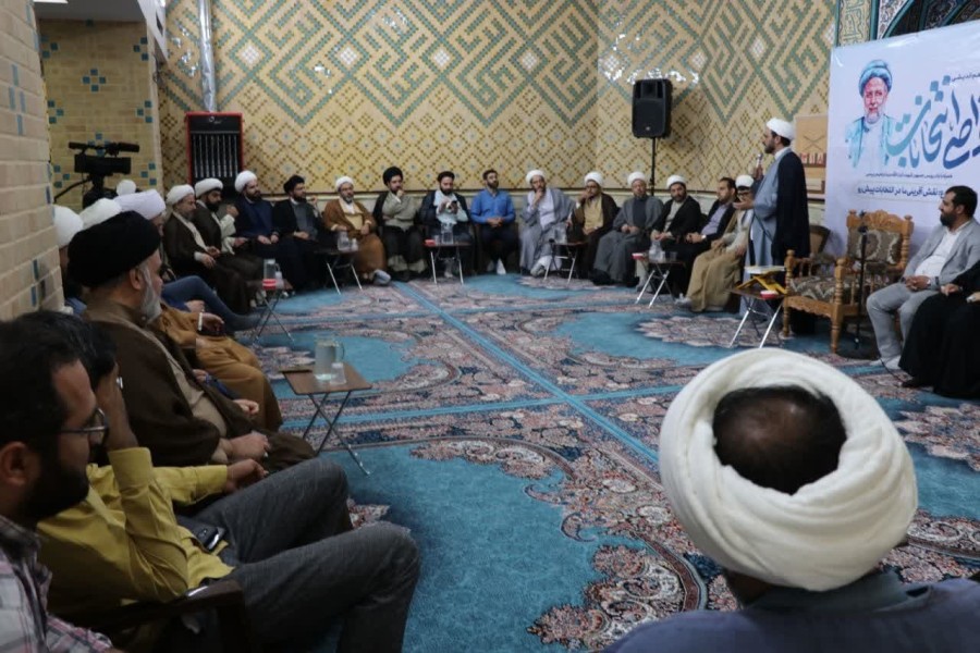  اولین نشست مشترک جمعی از خطبا و ستایشگران استان اصفهان با موضوع غدیر و انتخابات ریاست‌جمهوری