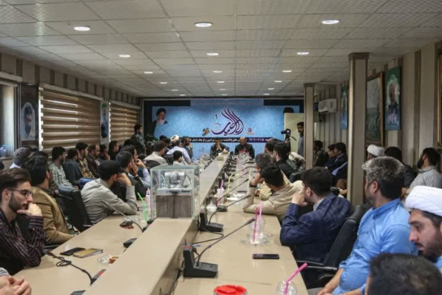 اولین‌نشست‌صمیمانه جمعی‌از ستایشگران و شاعران جوان آستان‌اهل‌بیت(ع) جنوب‌شرق استان‌تهران