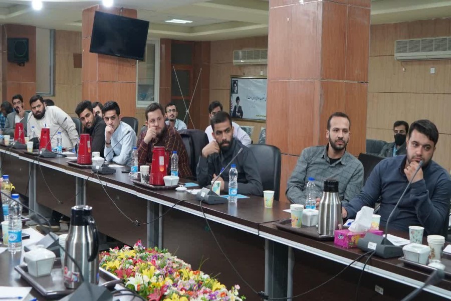 دومین نشست‌ صمیمانه جمعی از ستایشگران‌جوان آستان اهل‌بیت(ع) استان‌خوزستان
