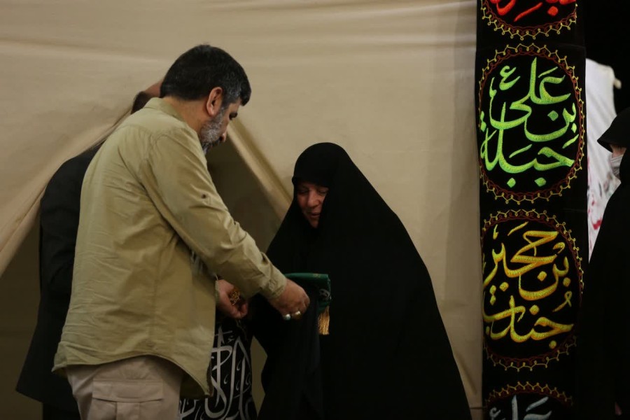 از مقام مادر شهید محمد معماریان تجلیل شد